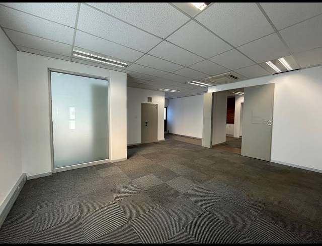 484.54M² OFFICE TO LET IN RIVONIA